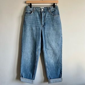 H&M High Rise Button Fly Relaxed Fit Ankle Length Jeans in Medium Wash Size 6
